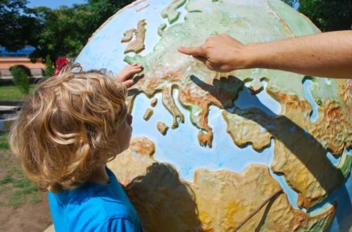 parent-teaching-child-about-globe